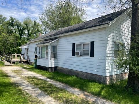 172 E 1st St, Braidwood, IL 60408 photo 2