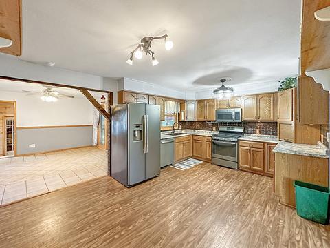 1240 Hillcrest Ln, Freeport, IL 61032 photo 3