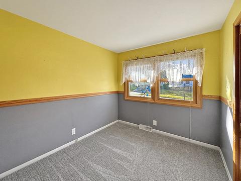 1240 Hillcrest Ln, Freeport, IL 61032 photo 11
