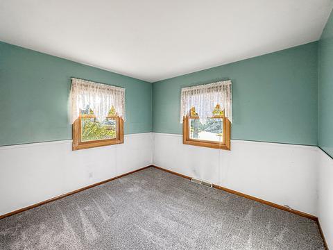 1240 Hillcrest Ln, Freeport, IL 61032 photo 12