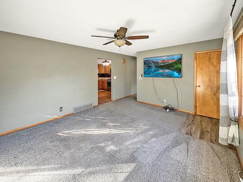 1240 Hillcrest Ln, Freeport, IL 61032 photo 9