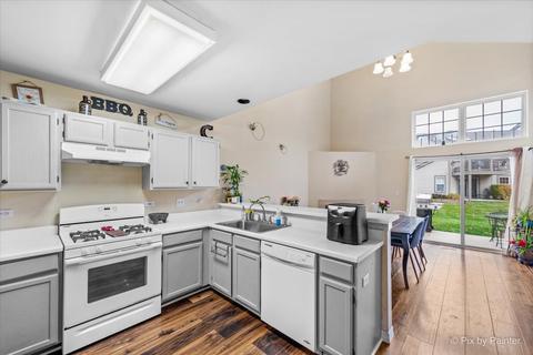 650 Lancaster Cir, Elgin, IL 60123 photo 12