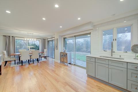 17 W561 White Pine Rd, Addison, IL 60101 photo 8