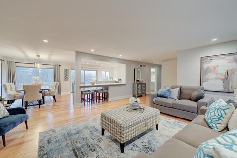 17 W561 White Pine Rd, Addison, IL 60101 photo 4