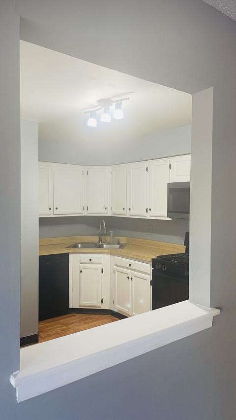 279 Gregory St #2, Aurora, IL 60504 photo 4