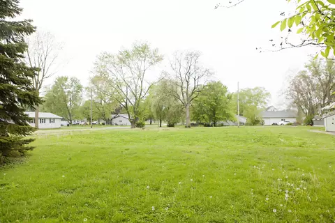 100 E Madison St, Pesotum, IL 61863