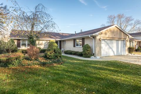 1744 E Corktree Ln, Mount Prospect, IL 60056 photo 2