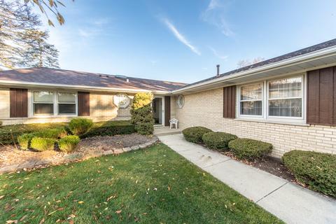 1744 E Corktree Ln, Mount Prospect, IL 60056 photo 3