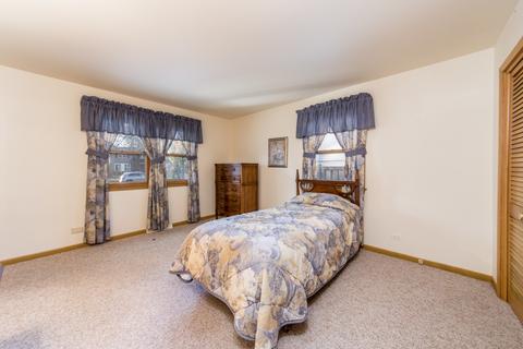 1744 E Corktree Ln, Mount Prospect, IL 60056 photo 18