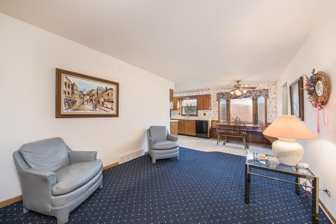 1744 E Corktree Ln, Mount Prospect, IL 60056 photo 4