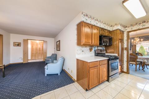 1744 E Corktree Ln, Mount Prospect, IL 60056 photo 8