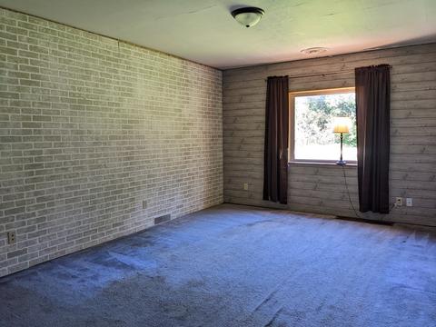 6534 N Scheider Rd, Freeport, IL 61032 photo 3