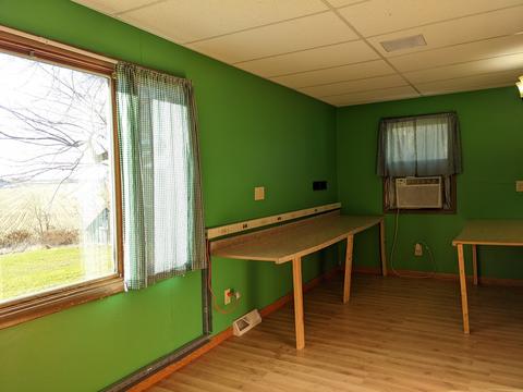 6534 N Scheider Rd, Freeport, IL 61032 photo 8
