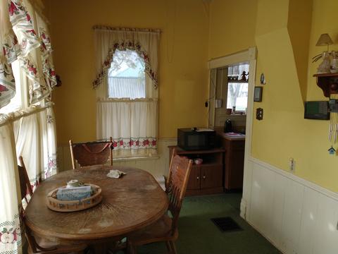 304 E North St, Colfax, IL 61728 photo 5