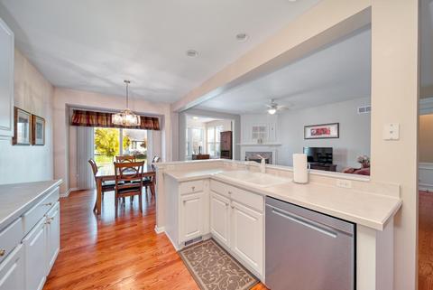 8 Twickenham Ct, Algonquin, IL 60102 photo 5