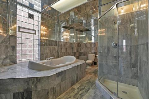 1122 E 44th St, Chicago, IL 60653 photo 11