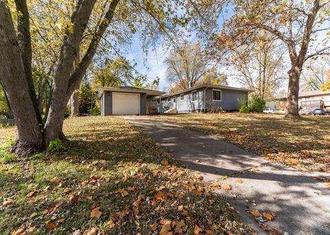 1401 Searle Dr, Normal, IL 61761 photo 5
