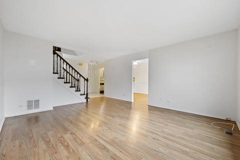 1617 Castbourne Ct, Wheaton, IL 60187 photo 2