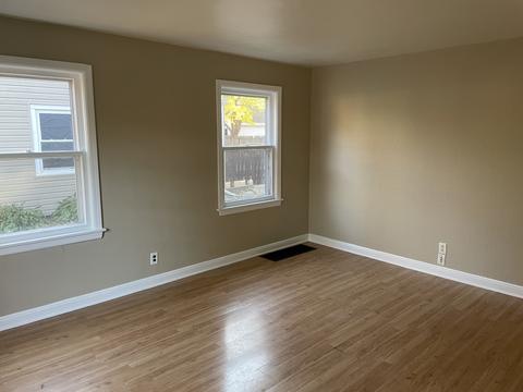 478 Sunset Dr, Elgin, IL 60123 photo 2