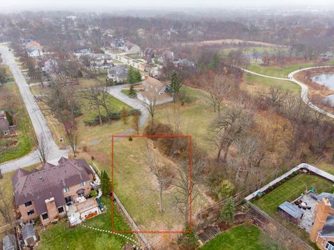 692 White Pine Rd, Addison, IL 60101