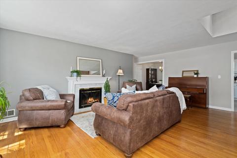 1111 E Illinois St, Wheaton, IL 60187 photo 6