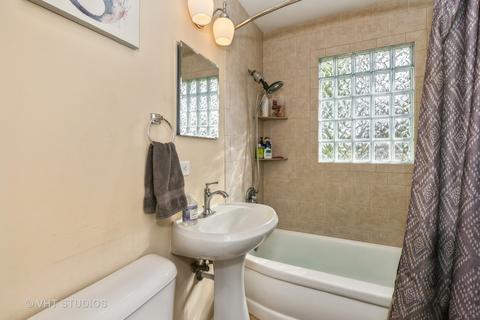 2115 Old Elm Rd, Lindenhurst, IL 60046 photo 9