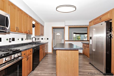 1505 Poplar St, Holiday Hills, IL 60050 photo 2