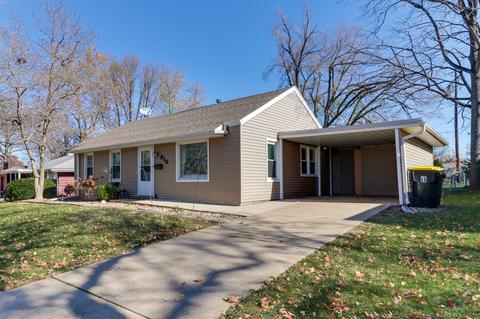 810 Livingston Dr, Normal, IL 61761 photo 2