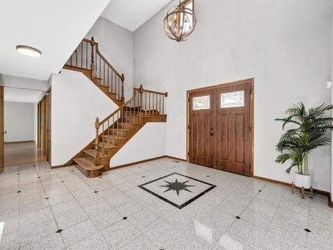 432 Stonegate Ct, Willowbrook, IL 60527 photo 4