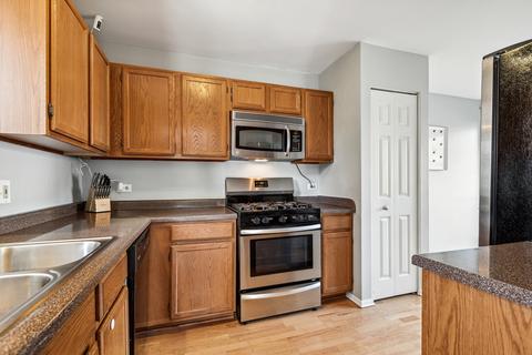 34 Lancaster Cir, Gurnee, IL 60031 photo 8