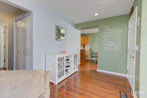 2248 Scott Ln, Aurora, IL 60502 photo 4