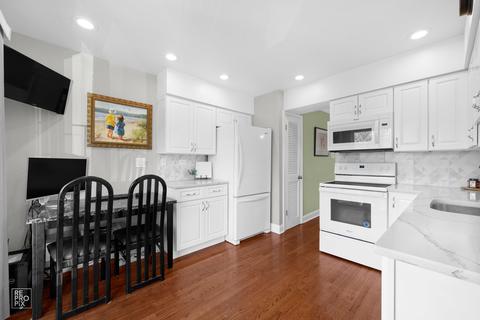 9375 Hamilton Ct #B, Des Plaines, IL 60016 photo 3
