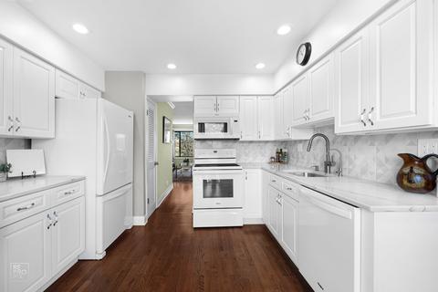 9375 Hamilton Ct #B, Des Plaines, IL 60016 photo 2