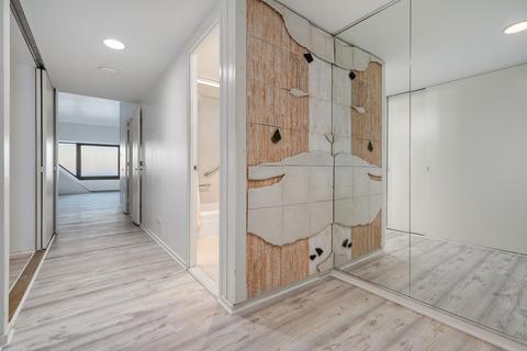 175 E Delaware Pl #4706, Chicago, IL 60611 photo 2