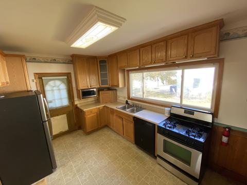 832 Augusta Ave, Elgin, IL 60120 photo 4