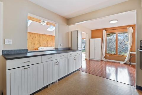 527 Westmere Rd, Des Plaines, IL 60016 photo 10