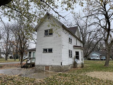 401 S Center St, Forrest, IL 61741 photo 4