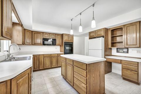 430 S Hickory Ave, Bartlett, IL 60103 photo 6