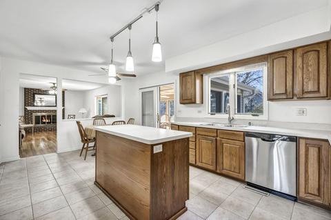 430 S Hickory Ave, Bartlett, IL 60103 photo 5