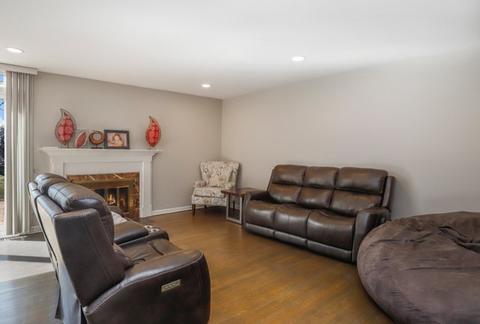 2 Maple Tree Ct, Elmhurst, IL 60126 photo 3
