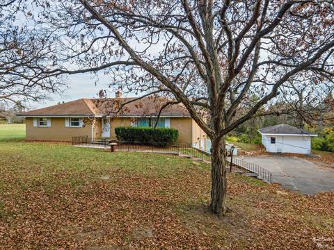 11305 Ballard Rd, Woodstock, IL 60098