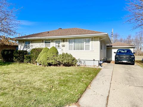 1721 Sunset Dr, Peru, IL 61354 photo 1