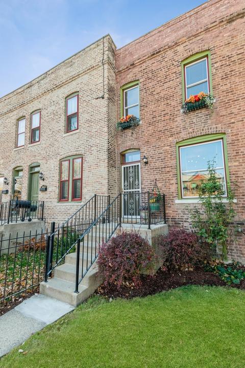 10720 S Champlain Ave, Chicago, IL 60628 photo 2