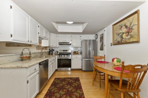 8142 Daniel Dr, Justice, IL 60458 photo 3
