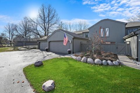 346 Shoreline Rd, Lake Barrington, IL 60010