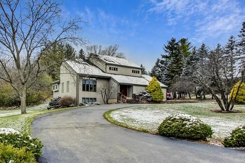 24864 N Cherokee Dr, Lake Barrington, IL 60010