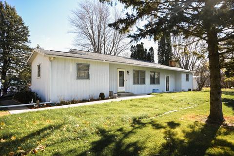 557 Penrose Rd, Dixon, IL 61021 photo 1