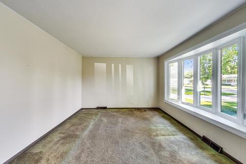 4001 Eagle Ln, Rolling Meadows, IL 60008 photo 2