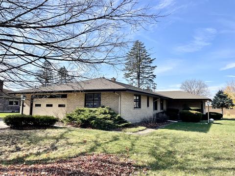 1325 Wing St, Elgin, IL 60123 photo 2