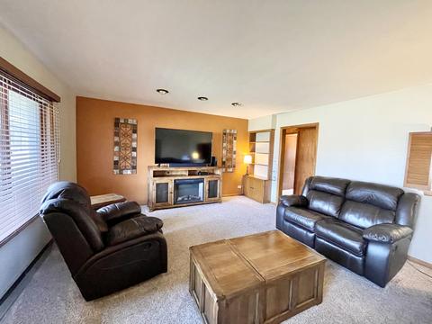 1325 Wing St, Elgin, IL 60123 photo 4